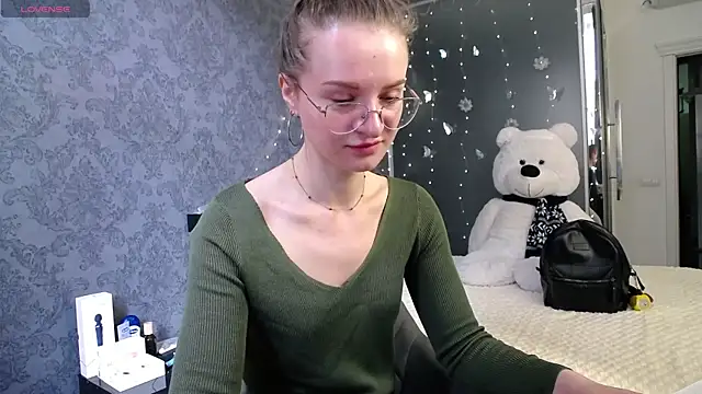 Snapshot of KateJonson chatting on June 3, 2026, 6:47 am KateJonson online show from June 3, 2026, 6:47 am
