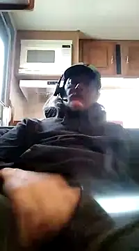 Snapshot of truckerlove69 chatting on December 4, 2024, 4:32 pm truckerlove69 online show from December 4, 2024, 4:32 pm