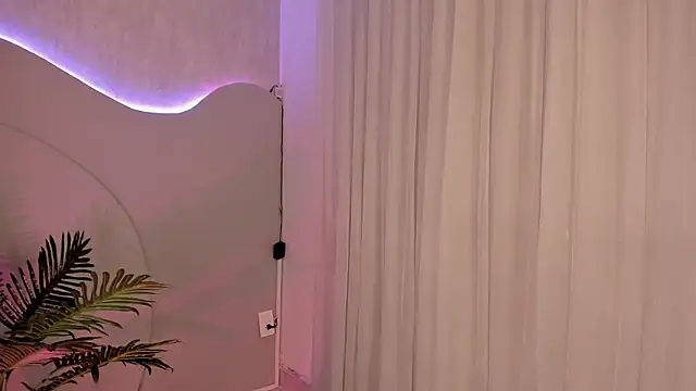 Snapshot of Emma_Morgann chatting on March 18, 2026, 1:24 pm Emma Morgann online show from March 18, 2026, 1:24 pm