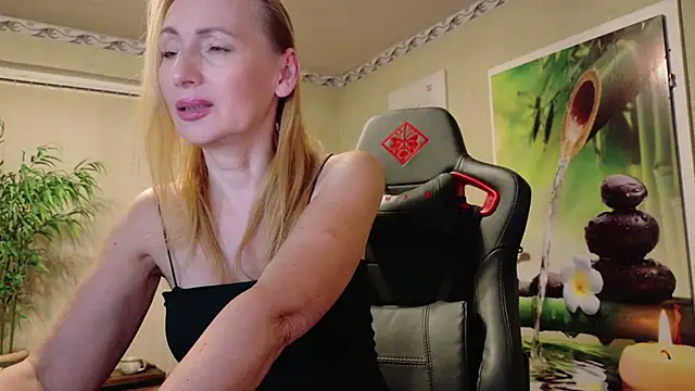 Snapshot of HotLana69 chatting on October 21, 2025, 5:01 pm HotLana69 online show from October 21, 2025, 5:01 pm