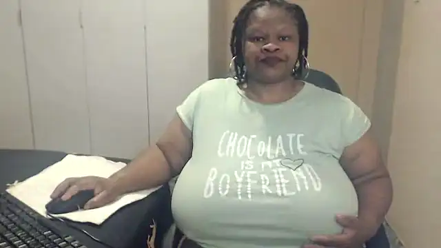 Snapshot of sweetnoziexx chatting on October 12, 2025, 4:25 am sweetnoziexx online show from October 12, 2025, 4:25 am