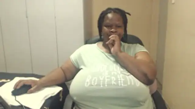 Snapshot of sweetnoziexx chatting on October 25, 2025, 5:13 pm sweetnoziexx online show from October 25, 2025, 5:13 pm