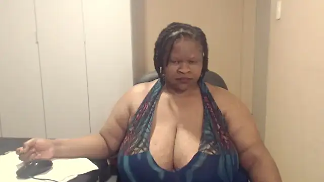 Snapshot of sweetnoziexx chatting on October 14, 2025, 5:08 am sweetnoziexx online show from October 14, 2025, 5:08 am