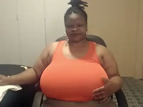 Snapshot of sweetnoziexx chatting on November 2, 2025, 12:37 am sweetnoziexx online show from November 2, 2025, 12:37 am