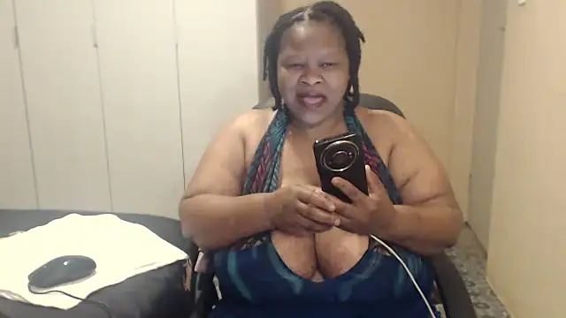 Snapshot of sweetnoziexx chatting on October 20, 2025, 6:37 am sweetnoziexx online show from October 20, 2025, 6:37 am