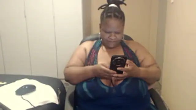 Snapshot of sweetnoziexx chatting on October 29, 2025, 5:50 am sweetnoziexx online show from October 29, 2025, 5:50 am