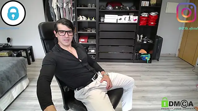 samricci21 online show from April 8, 2026, 1:12 pm