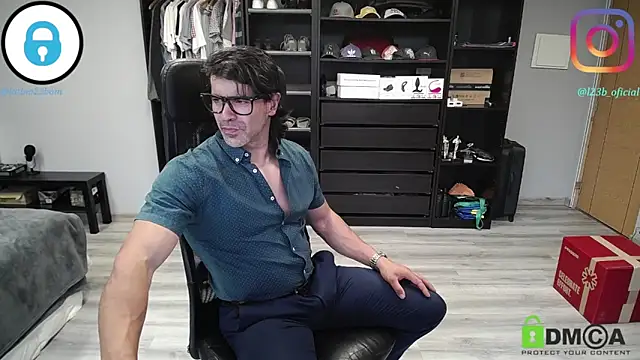 samricci21 online show from April 7, 2026, 8:32 pm