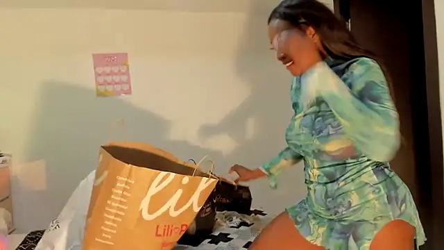 Snapshot of viioolleettaa chatting on January 16, 2025, 5:21 am viioolleettaa online show from January 16, 2025, 5:21 am