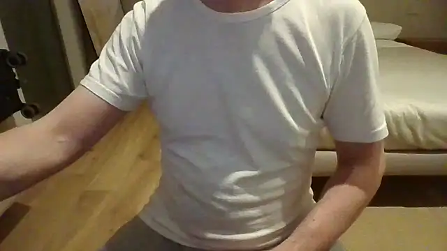 alessex24 online show from March 17, 2026, 9:51 pm