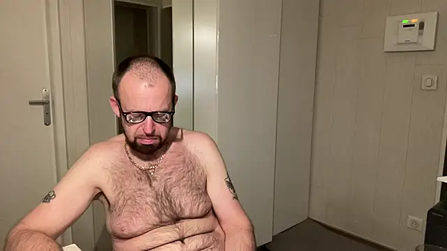 FABIOGLASSES online show from July 30, 2026, 10:53 pm