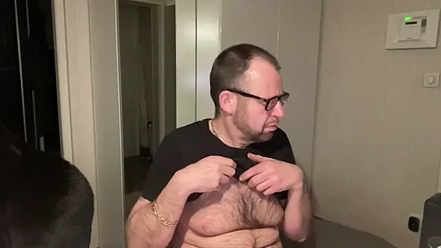 FABIOGLASSES online show from February 4, 2026, 8:48 pm