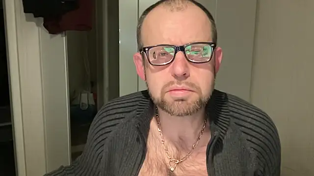 FABIOGLASSES online show from December 2, 2025, 1:17 am