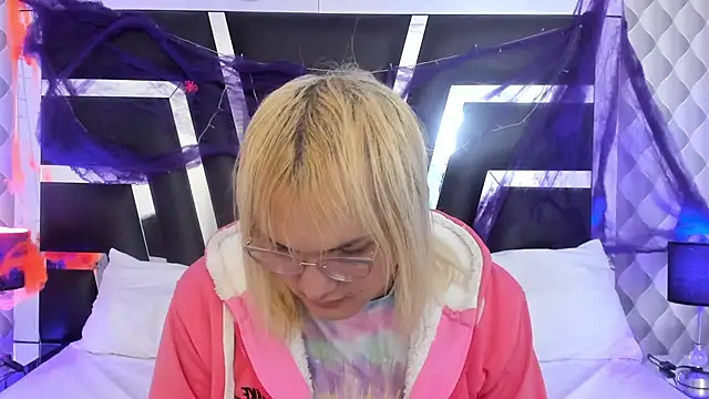 katya kozlov online show from November 7, 2025, 1:32 am