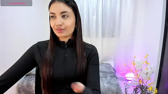 Snapshot of aisha_es chatting on October 23, 2025, 9:35 pm aisha es online show from October 23, 2025, 9:35 pm