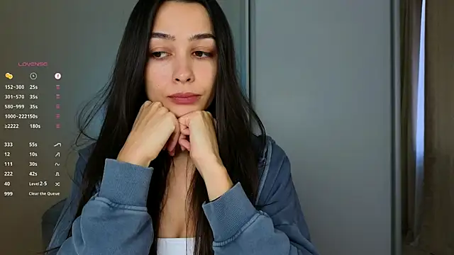 mo1ly online show from December 17, 2024, 10:01 am