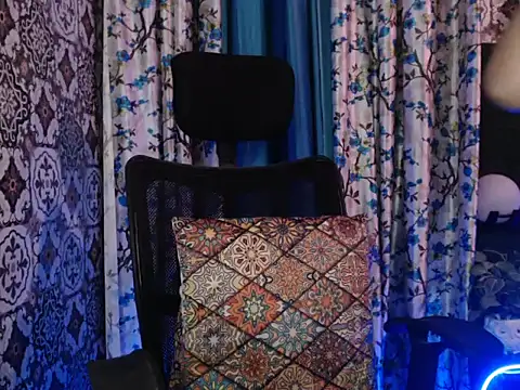 The Divine Love online show from December 3, 2025, 9:03 pm