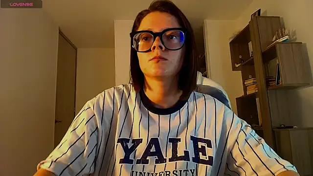 Snapshot of Arya_starrk chatting on December 4, 2025, 11:42 am Arya starrk online show from December 4, 2025, 11:42 am