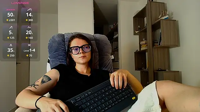 Snapshot of Arya_starrk chatting on November 9, 2025, 10:03 pm Arya starrk online show from November 9, 2025, 10:03 pm