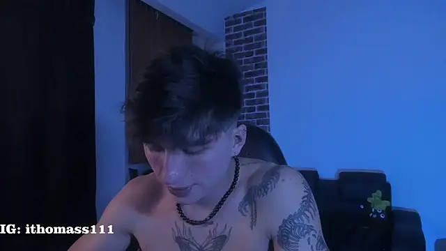 Snapshot of Thomass_clark chatting on May 8, 2026, 12:47 am Thomass clark online show from May 8, 2026, 12:47 am