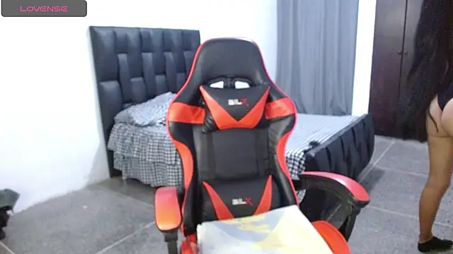 Snapshot of Emiliklauss22 chatting on October 21, 2025, 6:13 am Emiliklauss22 online show from October 21, 2025, 6:13 am