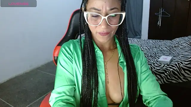 Emiliklauss22 online show from April 19, 2026, 10:49 am