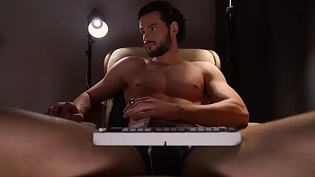 Snapshot of Keen___Luckystrike chatting on February 19, 2026, 8:39 pm Keen Luckystrike online show from February 19, 2026, 8:39 pm