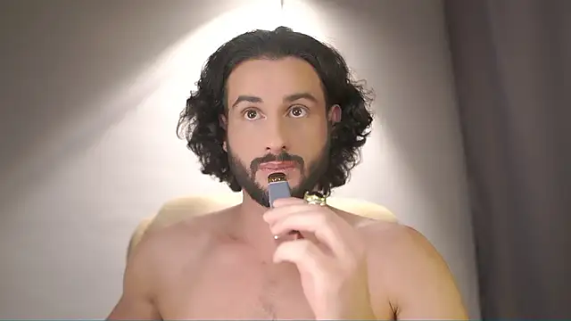 Snapshot of Keen___Luckystrike chatting on February 2, 2026, 11:48 pm Keen Luckystrike online show from February 2, 2026, 11:48 pm