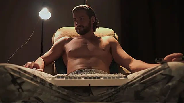 Snapshot of Keen___Luckystrike chatting on January 14, 2026, 9:35 am Keen Luckystrike online show from January 14, 2026, 9:35 am