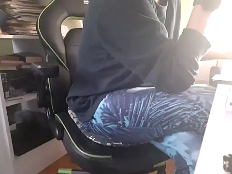 feathersify online show from October 29, 2025, 8:35 am