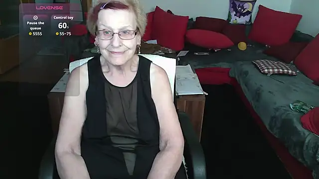 HeisseomaOriginal online show from November 6, 2025, 8:29 am