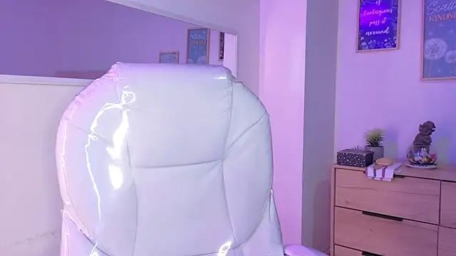 bluee hazell online show from October 18, 2025, 10:28 am