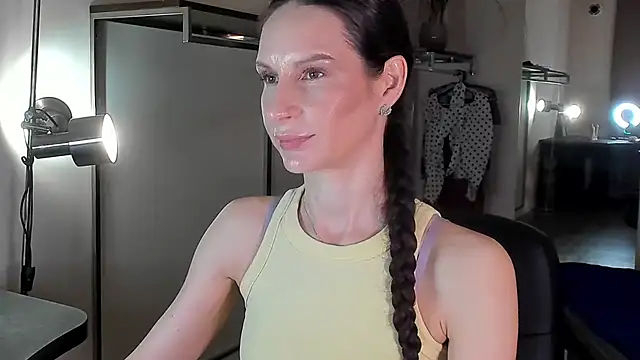 Mila Anders online show from May 11, 2026, 4:36 am