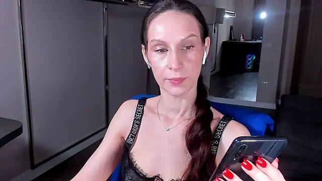 Mila Anders online show from February 25, 2026, 5:29 am