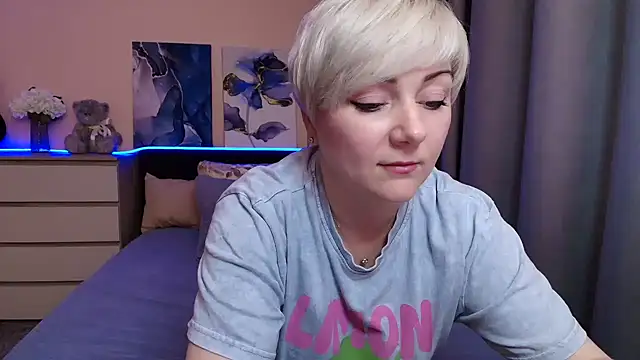 Snapshot of BlondPearl chatting on July 16, 2026, 8:39 pm BlondPearl online show from July 16, 2026, 8:39 pm