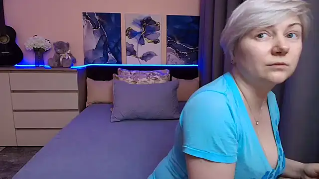 Snapshot of BlondPearl chatting on June 27, 2026, 8:59 pm BlondPearl online show from June 27, 2026, 8:59 pm