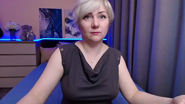 Snapshot of BlondPearl chatting on June 24, 2026, 9:12 pm BlondPearl online show from June 24, 2026, 9:12 pm
