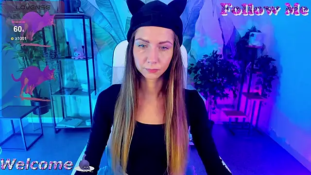 Snapshot of GrayceWild chatting on March 18, 2025, 5:23 am GrayceWild online show from March 18, 2025, 5:23 am