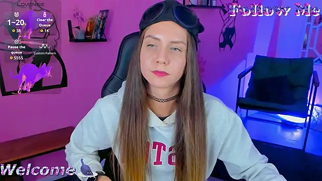 Snapshot of GrayceWild chatting on October 2, 2025, 11:57 am GrayceWild online show from October 2, 2025, 11:57 am