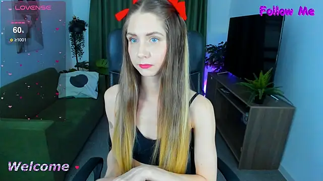 Snapshot of GrayceWild chatting on January 23, 2025, 11:48 am GrayceWild online show from January 23, 2025, 11:48 am