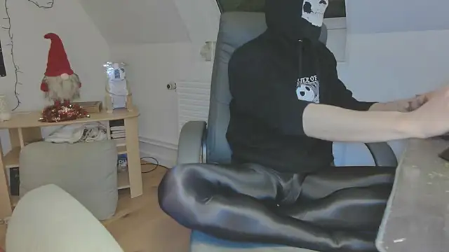 Nyl0nnickb0y online show from January 11, 2026, 7:32 pm