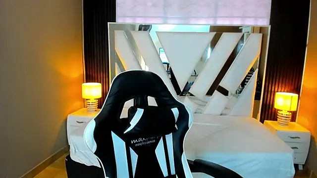 Linda4Petite online show from November 9, 2025, 1:15 pm