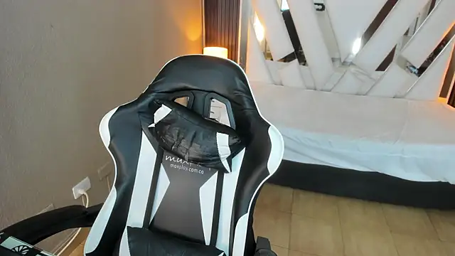 Linda4Petite online show from April 21, 2026, 6:03 pm