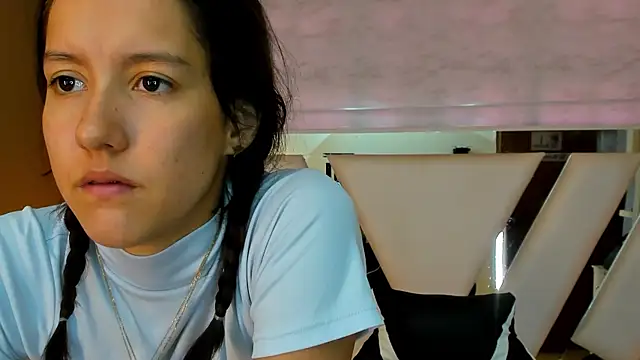 Linda4Petite online show from October 11, 2025, 6:53 pm