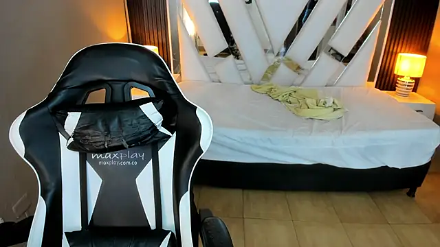 Linda4Petite online show from April 28, 2026, 6:12 pm