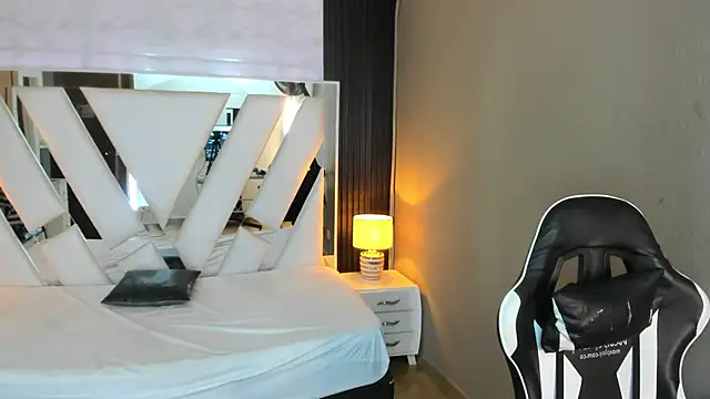 Linda4Petite online show from March 20, 2026, 6:20 pm