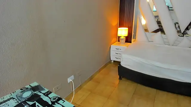 Linda4Petite online show from April 15, 2026, 6:12 pm