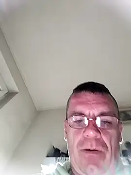 Robertino21cm online show from March 27, 2026, 4:54 am