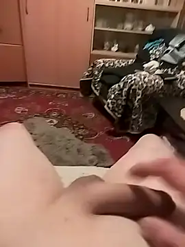 Robertino21cm online show from December 15, 2025, 9:42 pm