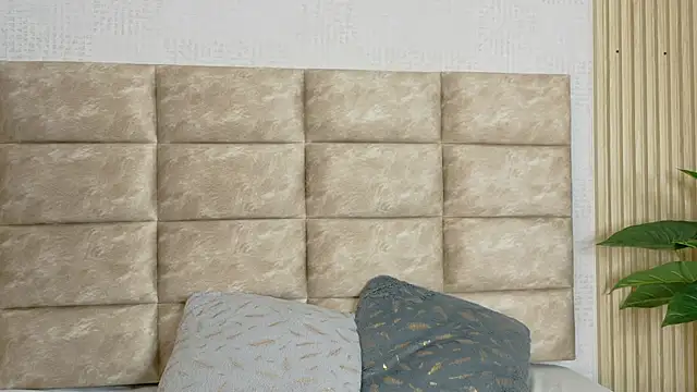 CameronCollins  online show from April 17, 2026, 7:38 pm